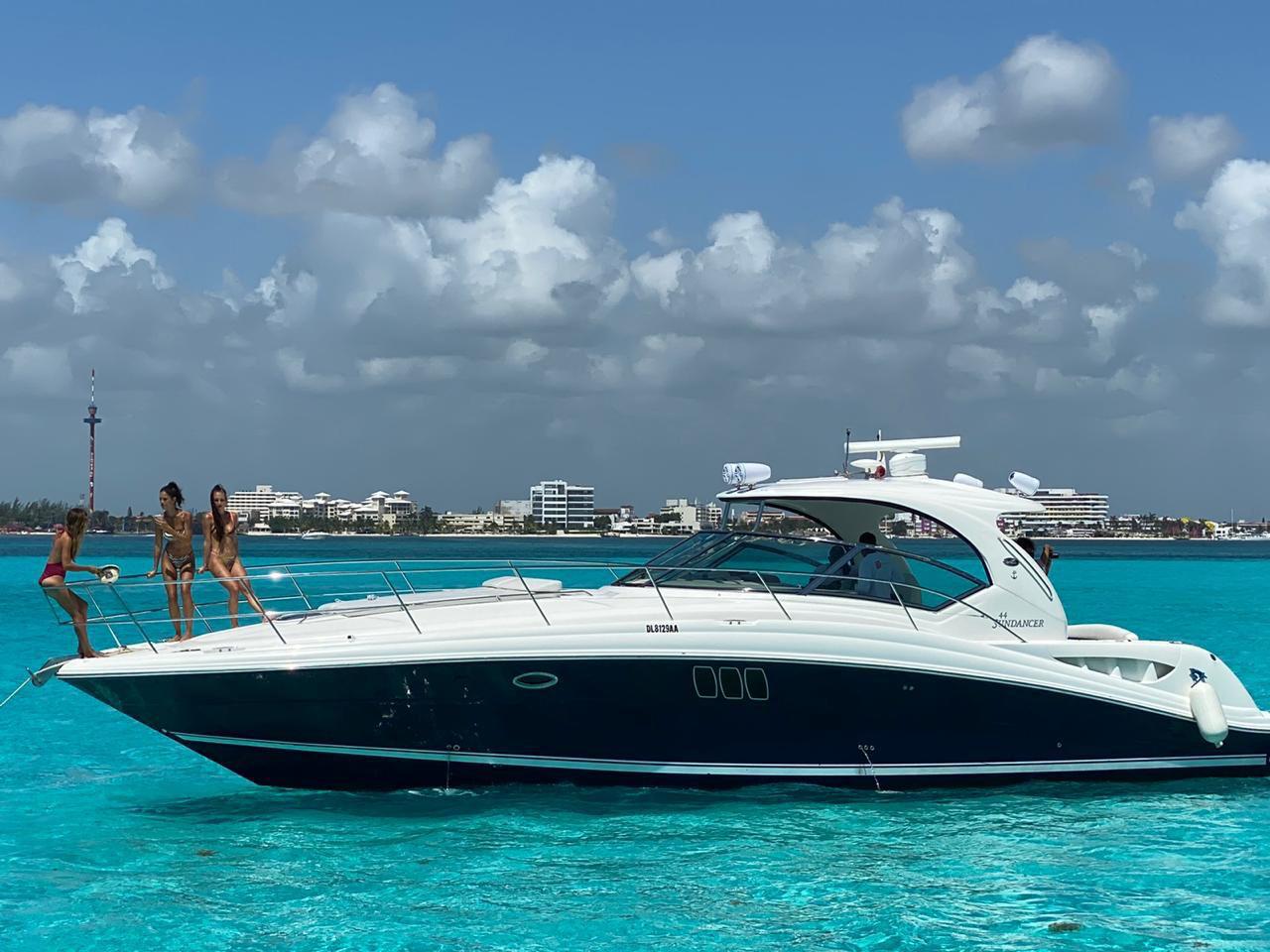 ⛵ Sea Ray 44FT "Valentina" – Cancun — Motor Yacht in Cancún